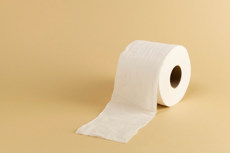 Foto grátis papel de tecido sobre fundo amarelo