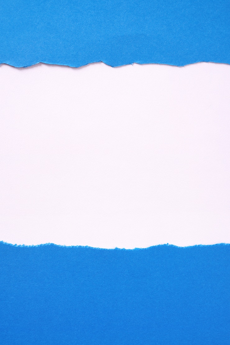 Foto grátis papel rasgado azul fundo branco fronteira quadro vertical