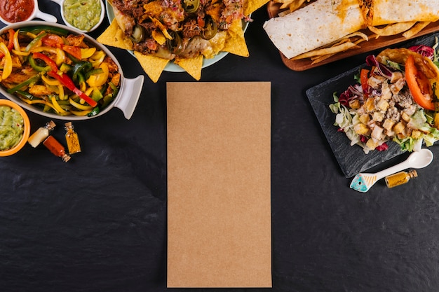 Foto grátis papelão abaixo da comida mexicana