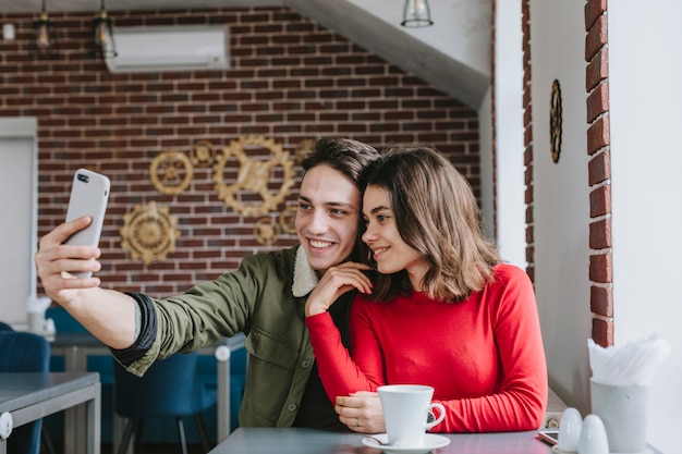 Par, comendo café, em, um, restaurante