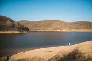 Foto grátis par, descansar, lago