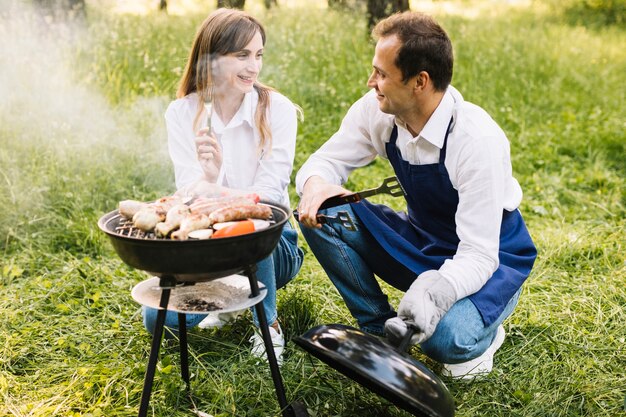 Par, fazendo um churrasco, em, natureza