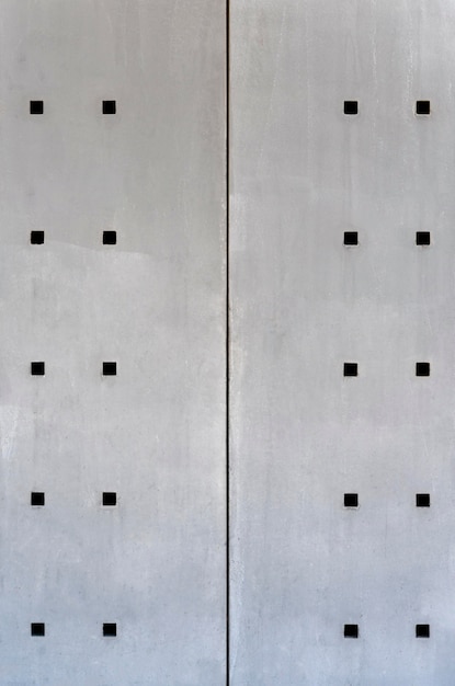 Foto grátis parede de aço abstrata com vista frontal de orifícios quadrados