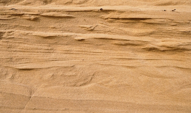 Parede de fundo de textura de arenito natural cortada em uma duna de areia ou fundo arenoso de duna para projetos ou fundos de verão