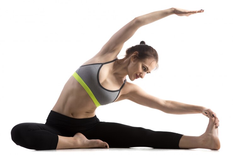 Foto grátis parivrtta janu sirsasana pose