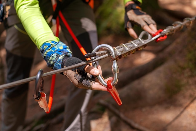 Parque de aventura de escalada nos Cárpatos na Romênia