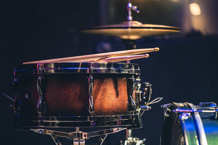Foto grátis parte de um kit de bateria em close-up em um fundo desfocado