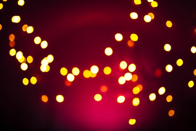 Pequenas luzes e gaze vermelha
