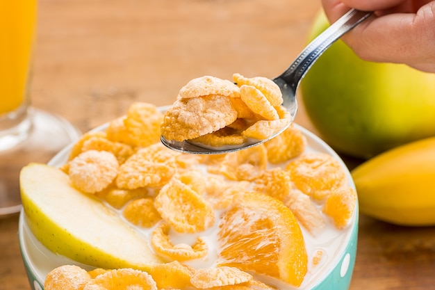 Foto grátis pequeno-almoço caseiro saudável de muesli