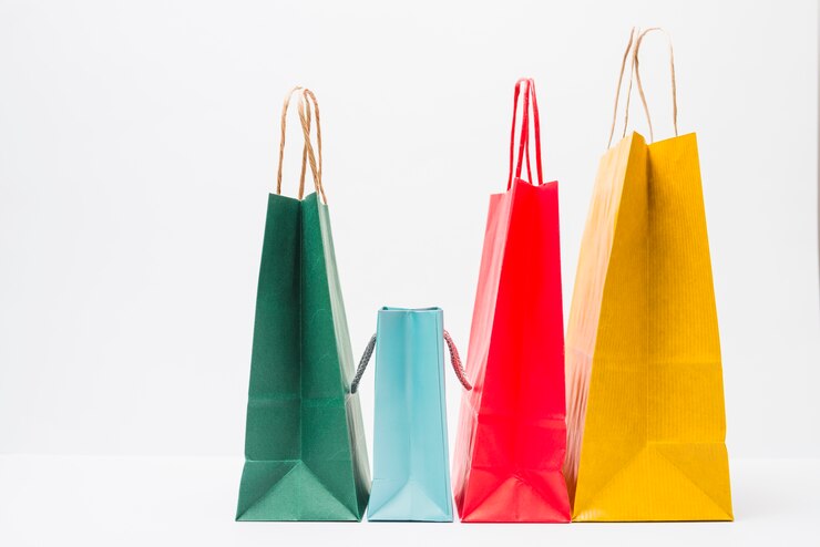 Foto grátis pequenos pacotes de compras brilhantes