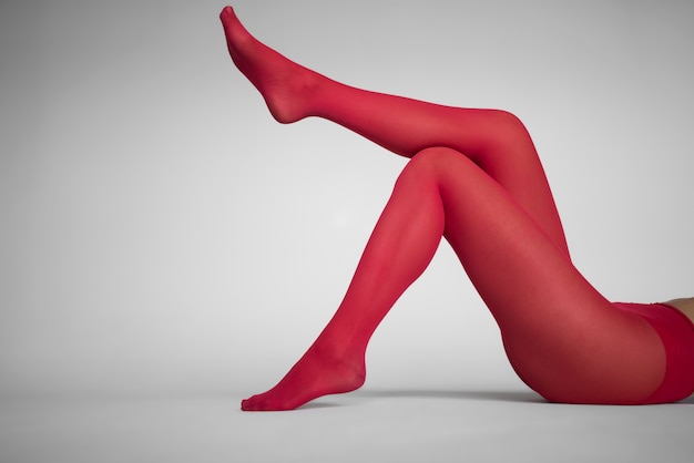 Pernas de modelo feminino em meia-calça