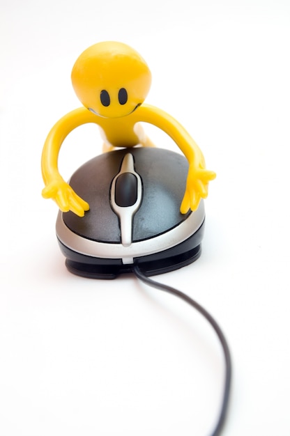 Foto grátis personagem usando um mouse
