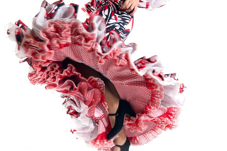 Foto grátis pés detalhes de dançarino de flamenco com lindo vestido