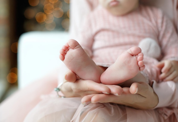 pés fofos de bebê nascido