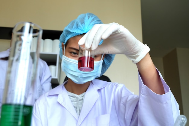 Pesquisando em laboratório