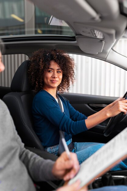 Pessoa que se prepara para obter a carta de condução