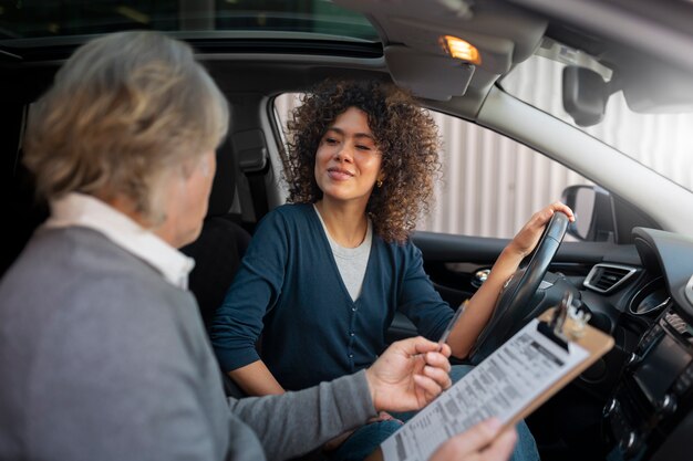 Pessoa que se prepara para obter a carta de condução