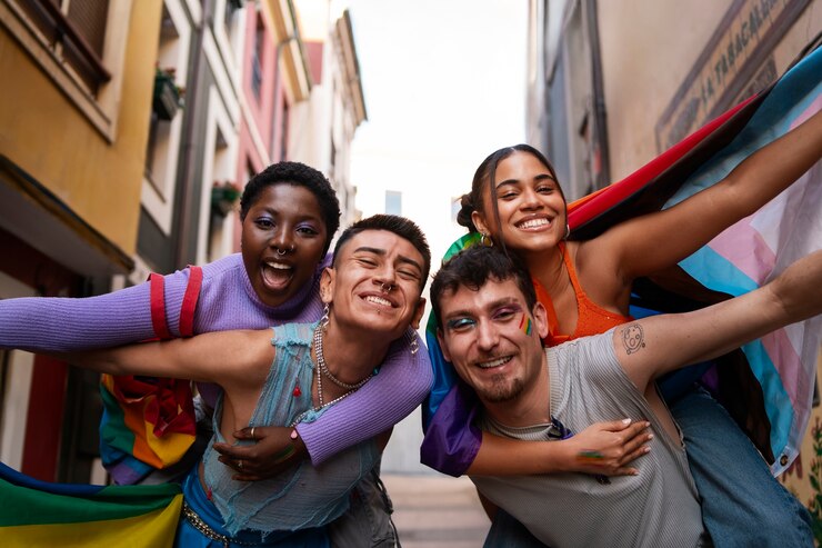 Foto grátis pessoas desfrutando das celebrações do mês do orgulho