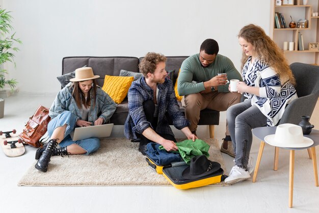 Pessoas prontas para viajar, foto completa