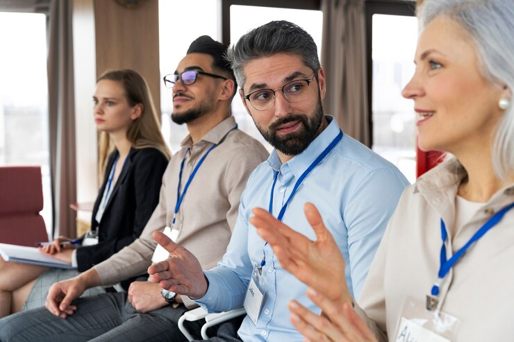 Foto grátis pessoas que participam de um evento de negócios