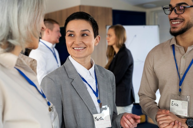 Pessoas que participam do evento de negócios