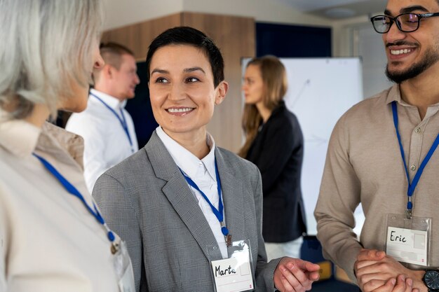 Pessoas que participam do evento de negócios