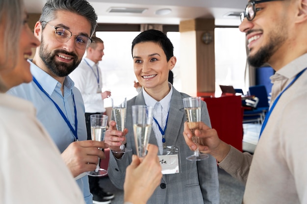 Pessoas que participam do evento de negócios