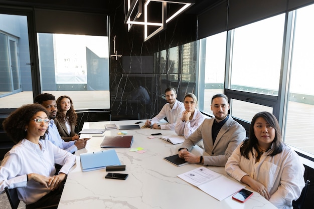 Pessoas que participam do evento de negócios