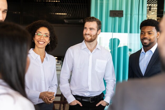 Pessoas que participam do evento de negócios