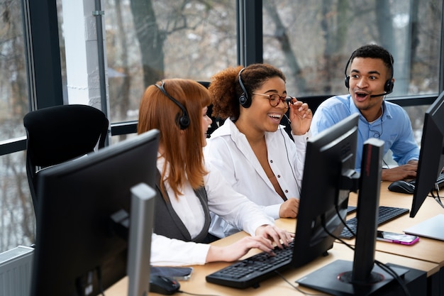 Pessoas que trabalham em call centers