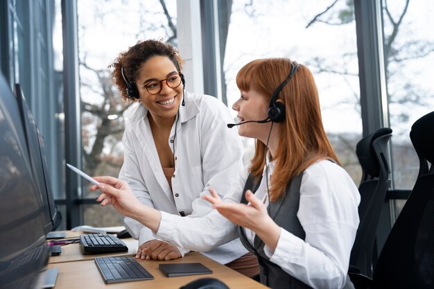 Pessoas que trabalham no call center