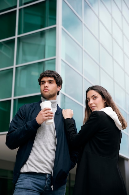 Pessoas tiro médio na cidade