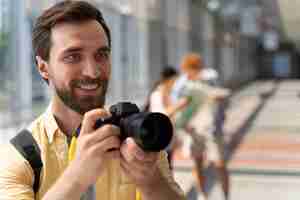 Foto grátis pessoas viajando sem grandes preocupações