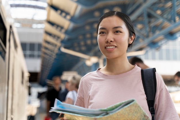 Pessoas viajando sem grandes preocupações