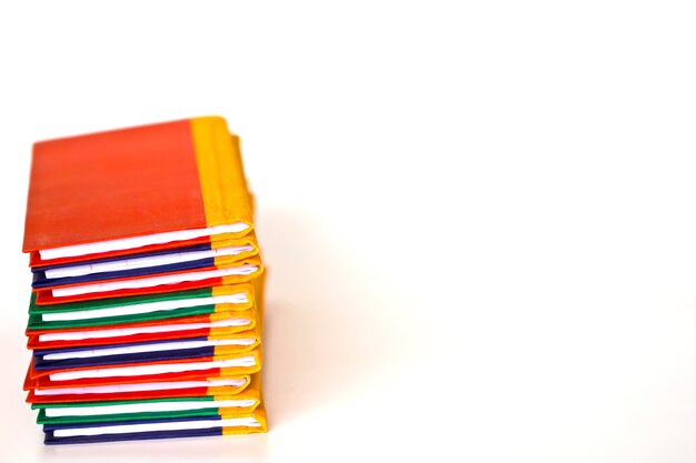 Pilha de cadernos coloridos