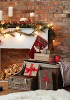 Pilha de presentes e decoração de natal