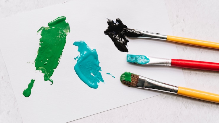 Foto grátis pincéis com tinta