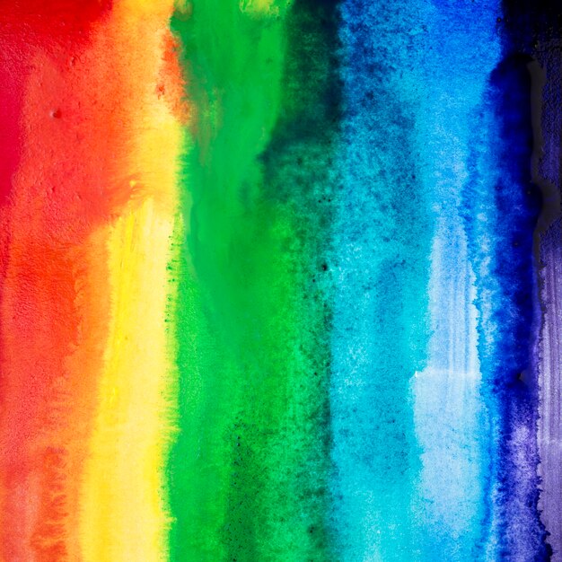 Pinceladas de aquarela com cores do arco-íris