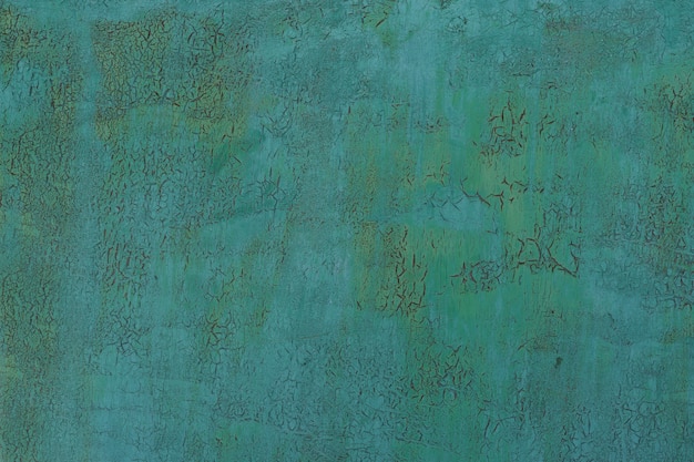 Pintado em verde velho metal rachado enferrujado fundo.