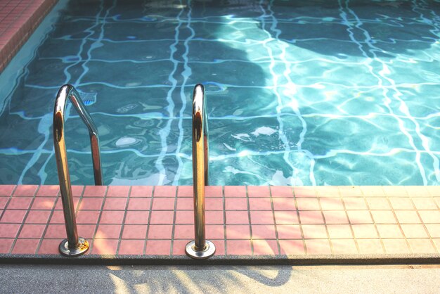 Piscina no horário de verão