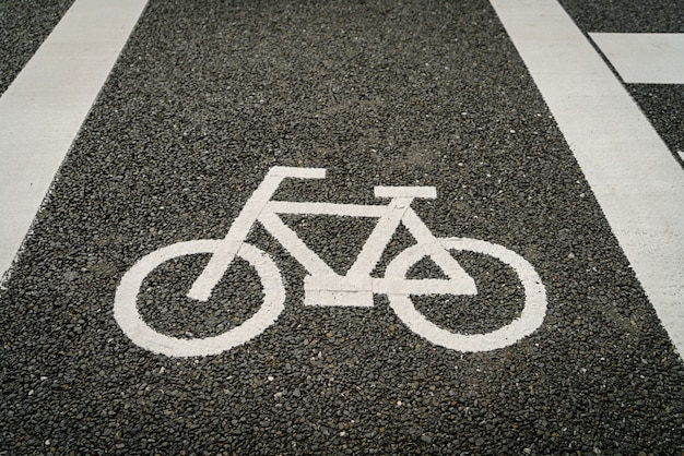 Pista de bicicleta na estrada