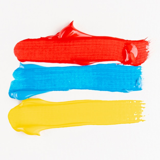 Pistas de tinta azul, vermelha e amarela