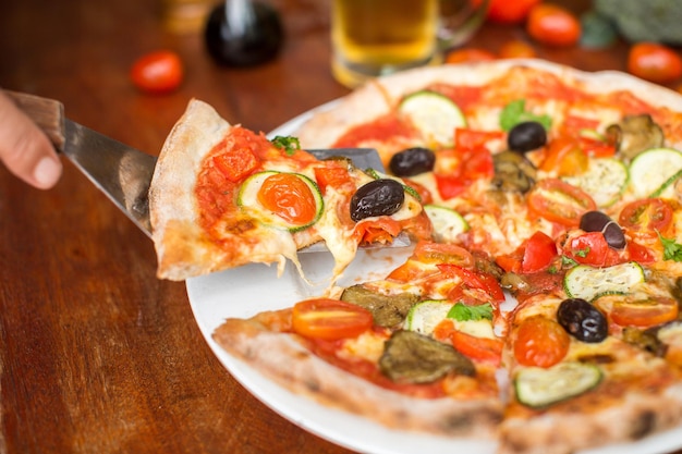 Pizza com azeitonas e queijo das pimentas