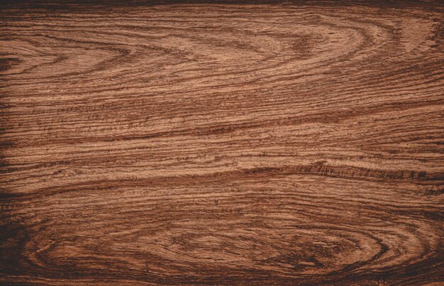 Placa de corte de madeira riscada marrom plana