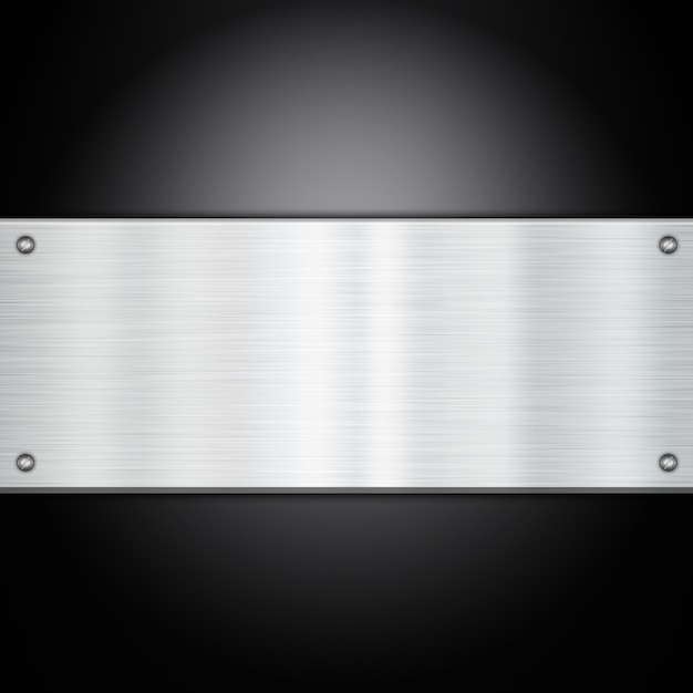 Placa de metal brilhante em um fundo de fibra de carbono