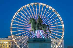 Foto grátis place bellecour, famosa estátua do rei luís xiv e a roda