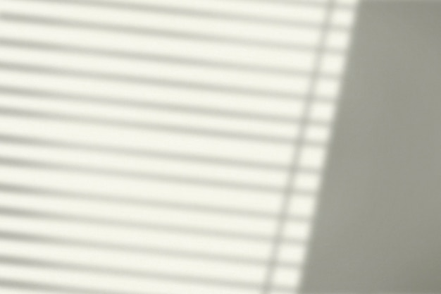 Foto grátis plano de fundo com sombra de persianas durante a hora dourada