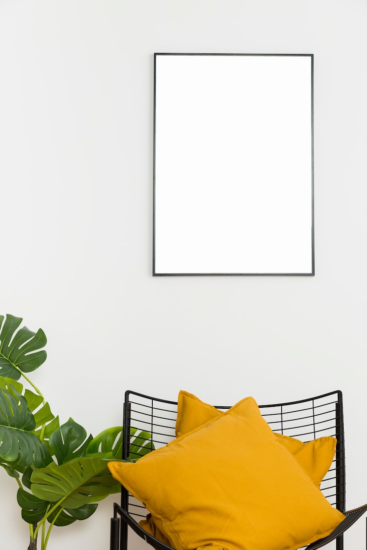 Foto grátis planta decorativa com moldura vazia e cadeira
