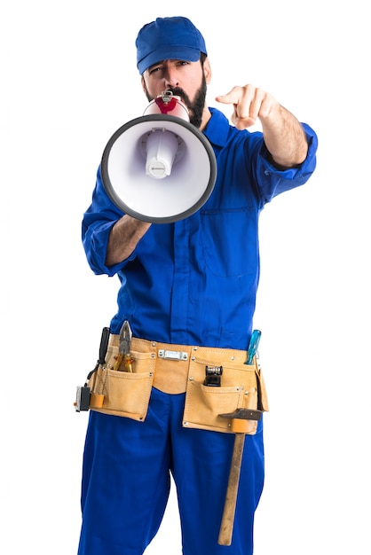 Foto grátis plumber shouting by megaphone