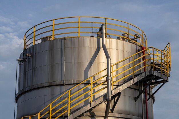 Poluição ambiental e exterior da indústria à luz do dia